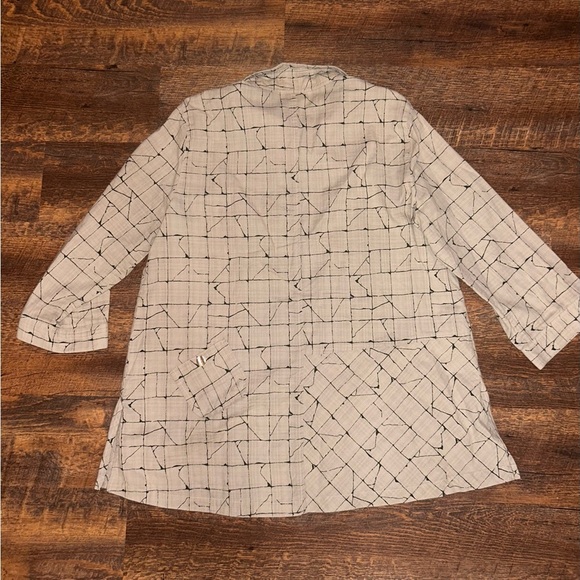 John Mark Women's Beige Abstract Button Up Long Sleeve Shirt Size L - Picture 3 of 4